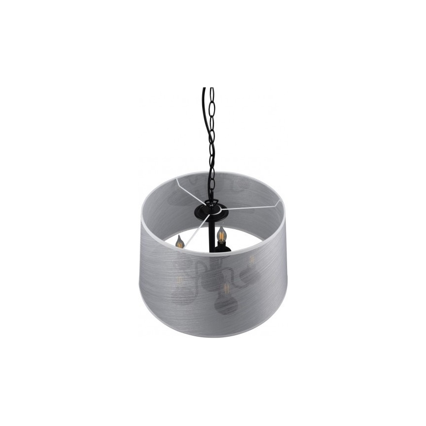 Trojramenný luster s textilným tienidlom visí zo stropu. Tienidlo je strieborné, kovová časť čierna. Luster obsahuje tri žiarovky.