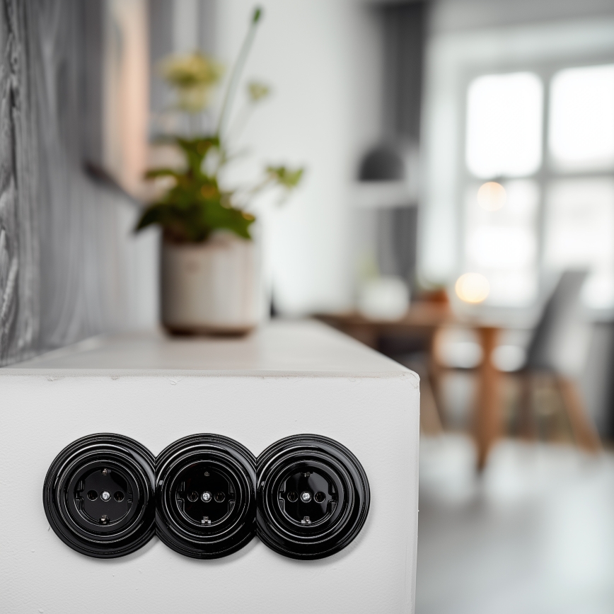 Reblig - Trojitá retro domová zásuvka s rámčekom SCHUKO 230V čierna