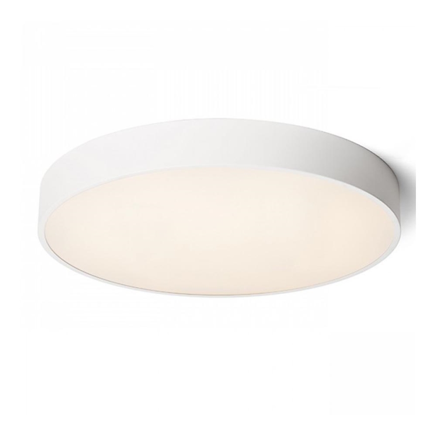 Biela kruhová stropná lampa svieti. Je umiestnená na bielom pozadí.
