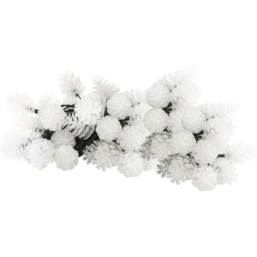 Svetelný reťaz s bielymi šiškami je stočený na bielom pozadí. Šišky sú pripevnené k čiernemu káblu.