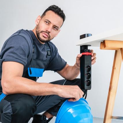 Predlžovací kábel s uchytením na stôl, 3 zásuvky (Typ E) + 2× USB-A + 1× USB-C, 1,5 m, čierny