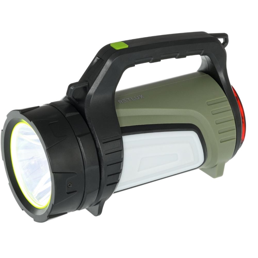 Prenositelná baterka Retlux svieti. Má robustný dizajn, zelenú a čiernu farbu, integrovanú rukoväť a červené svetlo. Biely svit je viditeľný z prednej strany.