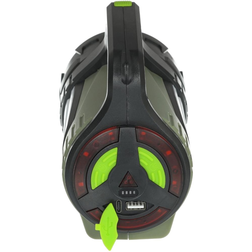 Prenositelná LED baterka s rukoväťou je zobrazená zozadu. Baterka má zelené a červené prvky, USB port a štyri kontrolky stavu batérie. Na spodnej strane je viditeľný zelený spínač.