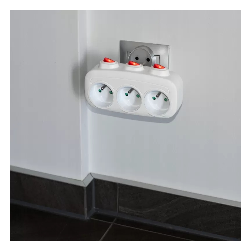 Rozbočovacia zásuvka s vypínačmi 3Z