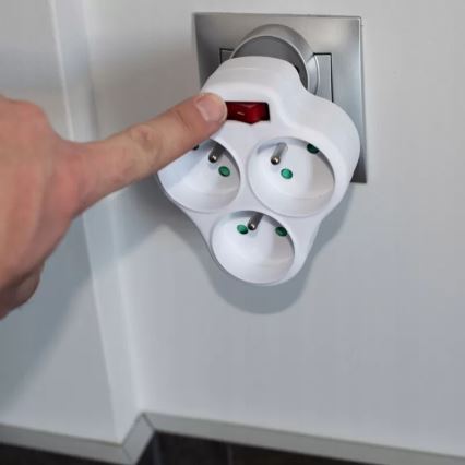 Rozbočovacia zásuvka s vypínačom 3Z