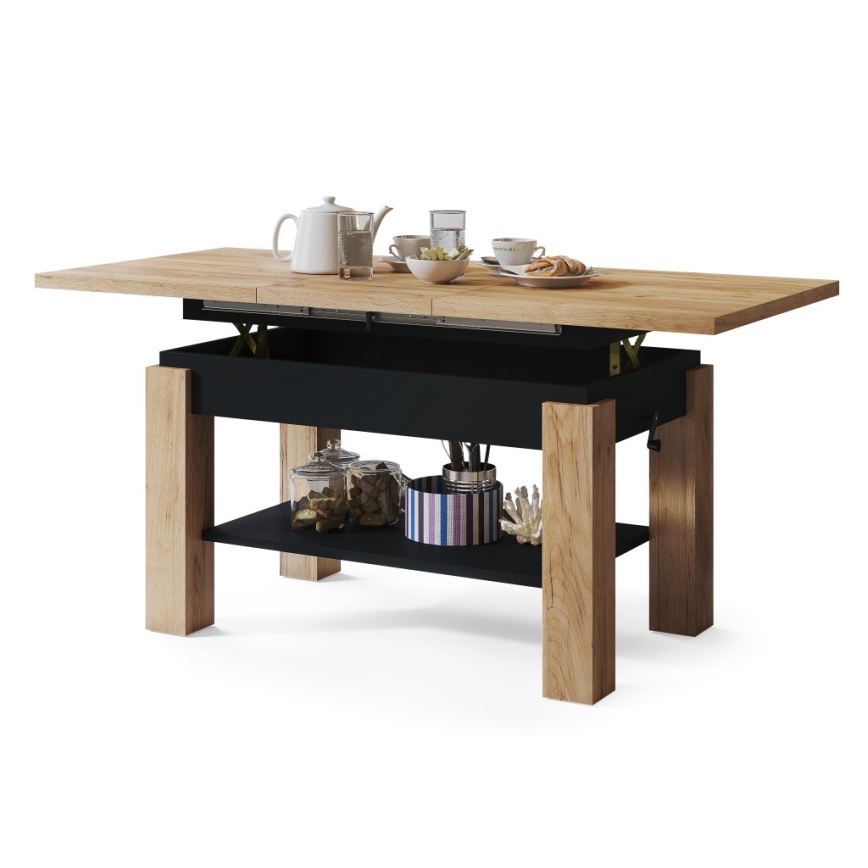 Rozťahovací konferenčný stolík s drevenými nohami a čiernou úložnou časťou má rozloženú dosku s čajovou súpravou. Pod doskou je polica s ozdobnými predmetmi. Stolík je na bielom pozadí.