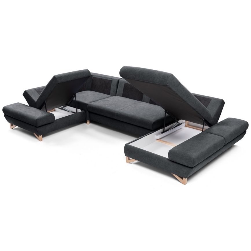 Rohová sedačka s otvorenými úložnými priestormi. Sedačka je tmavosivá s drevenými nožičkami. Úložné priestory sú umiestnené pod sedacími časťami. Sedačka stojí na bielom pozadí.