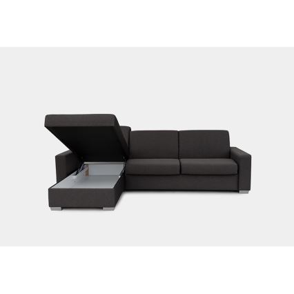 Rohová sedačka s otvoreným úložným priestorom v ľavej časti. Sedačka je tmavosivá a stojí na svetlom pozadí.