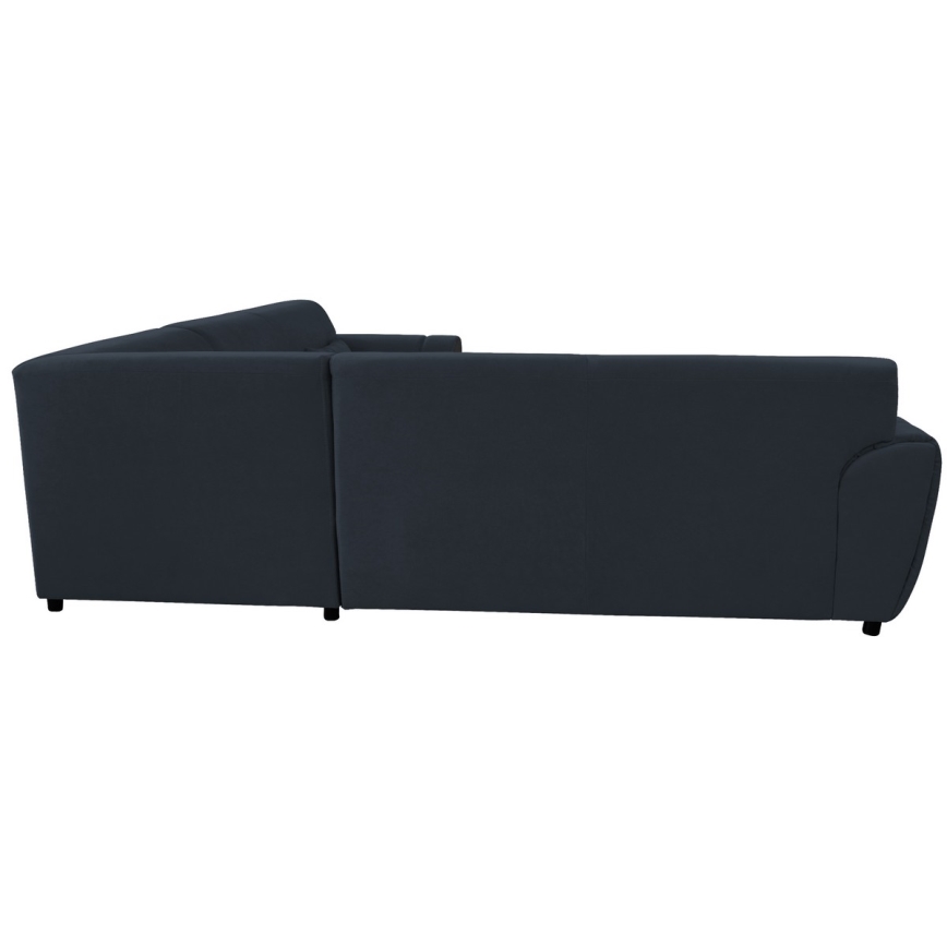Rohová sedačka tmavomodrej farby je zobrazená zo zadnej strany. Sedačka je rozdelená na tri časti, spočíva na štyroch malých nohách. Je umiestnená na bielom pozadí.
