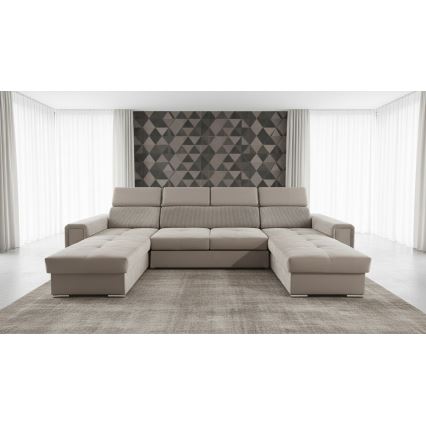 Rohová sedačka s dvoma operadlami je rozložená. Operadlá sú čalúnené hnedou látkou s výraznou vertikálnou štruktúrou, podopierané kovovými mechanizmami. Spodná časť je potiahnutá hnedou velúrovou látkou s diagonálnou textúrou.