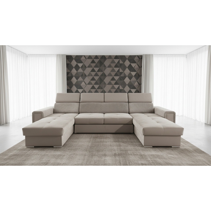 Rohová sedačka s dvoma operadlami je rozložená. Operadlá sú čalúnené hnedou látkou s výraznou vertikálnou štruktúrou, podopierané kovovými mechanizmami. Spodná časť je potiahnutá hnedou velúrovou látkou s diagonálnou textúrou.