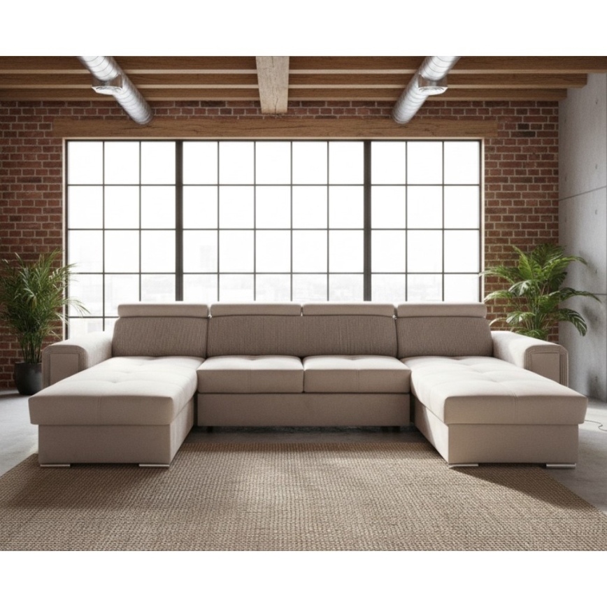 Rohová sedačka v béžovej farbe je umiestnená na bielom pozadí. Sedačka má tvar písmena U a je čalúnená. Je rozdelená na niekoľko častí s opierkami.