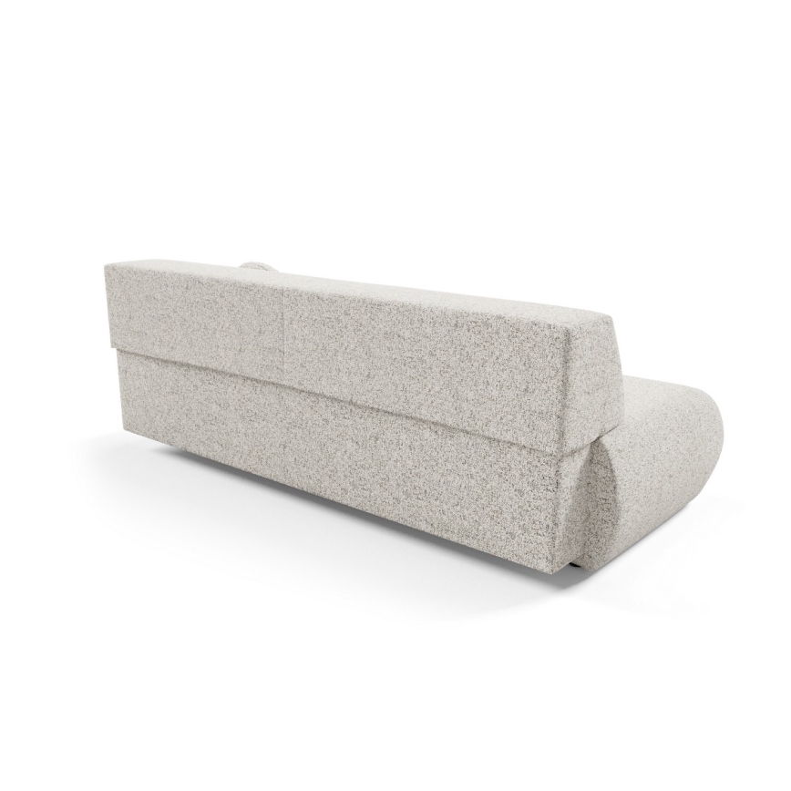 Svetlosivý gauč s mäkkým čalúnením je zobrazený zozadu na bielom pozadí. Jeho tvar je mierne zaoblený, s dvomi oddelenými časťami operadla.