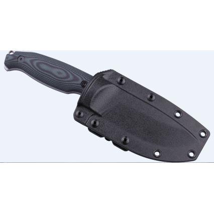 Nôž s tmavošedou rukoväťou s textúrou a čierno-sivým vzorom je zasunutý v čiernom plastovom puzdre s kovovými očkami a nitmi.