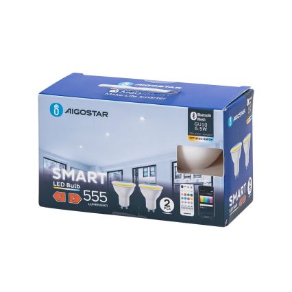 Balenie dvoch inteligentných LED žiaroviek GU10, 6.5W, s Bluetooth Mesh technológiou, farebnou teplotou 2700-6500K a svetelným tokom 555 lúmenov, obsahuje diaľkové ovládanie.