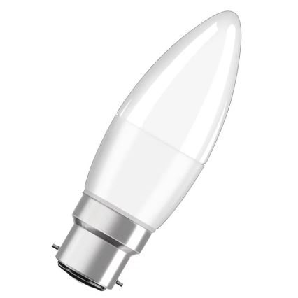 LED žiarovka tvaru sviečky s kovovou objímkou je zobrazená na bielom pozadí. Žiarovka je naklonená a jej biela časť sa zužuje do špicatého tvaru.