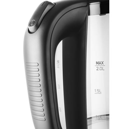 Elektrická kanvica s priehľadným skleneným telom a čiernou rukoväťou. Na tele sú vyznačené mierky: MAX 2.0L, 1.5L, 1.0L.