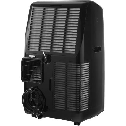 Mobilná klimatizácia stojí na podlahe, chladiaci vzduch vychádza cez mriežky na zadnej strane. Viditeľný je kábel a výpustná klapka.