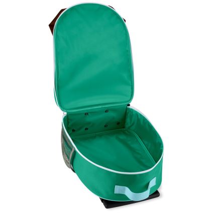 Batožina je otvorená, zobrazujúca zelený vnútorný priestor s malou sieťovanou priehradkou. Má horné veko a spodné, väčšie oddelenie, ktoré je na spodku vybavené rúčkou. Batožina je na bielom pozadí.