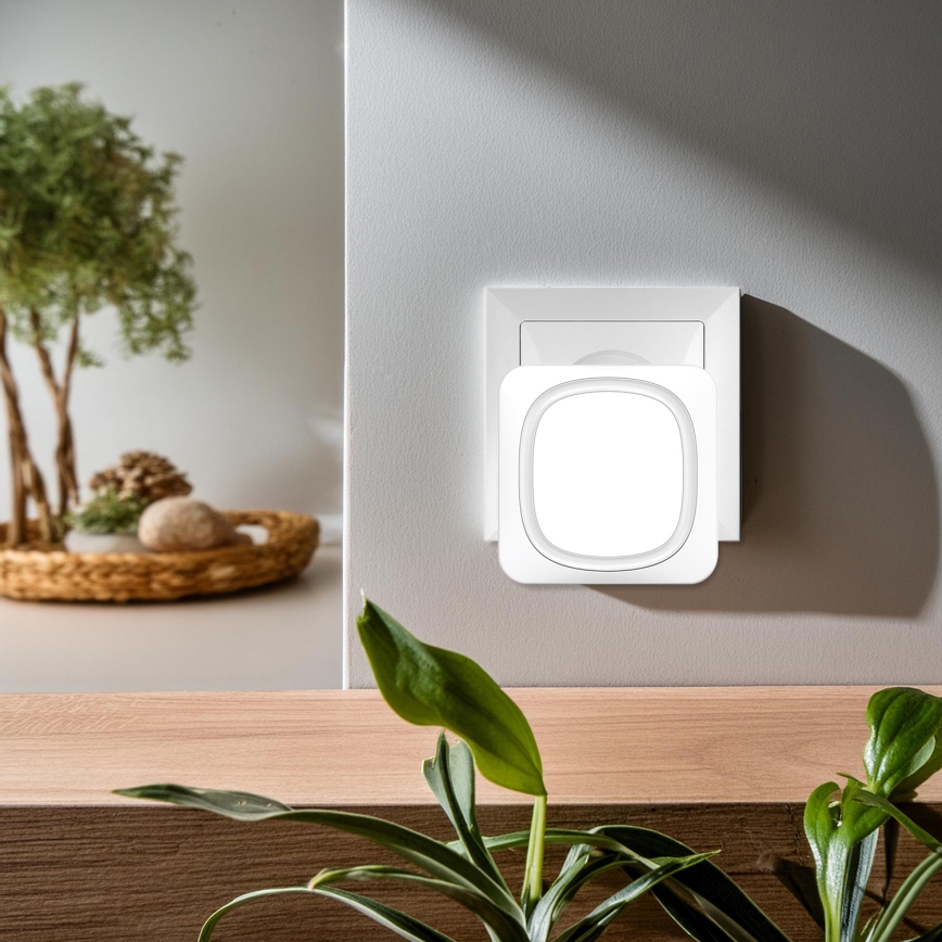 Bezdrôtový zvonček s LED osvetlením do zásuvky 230V/1xCR2032 IP56 biela