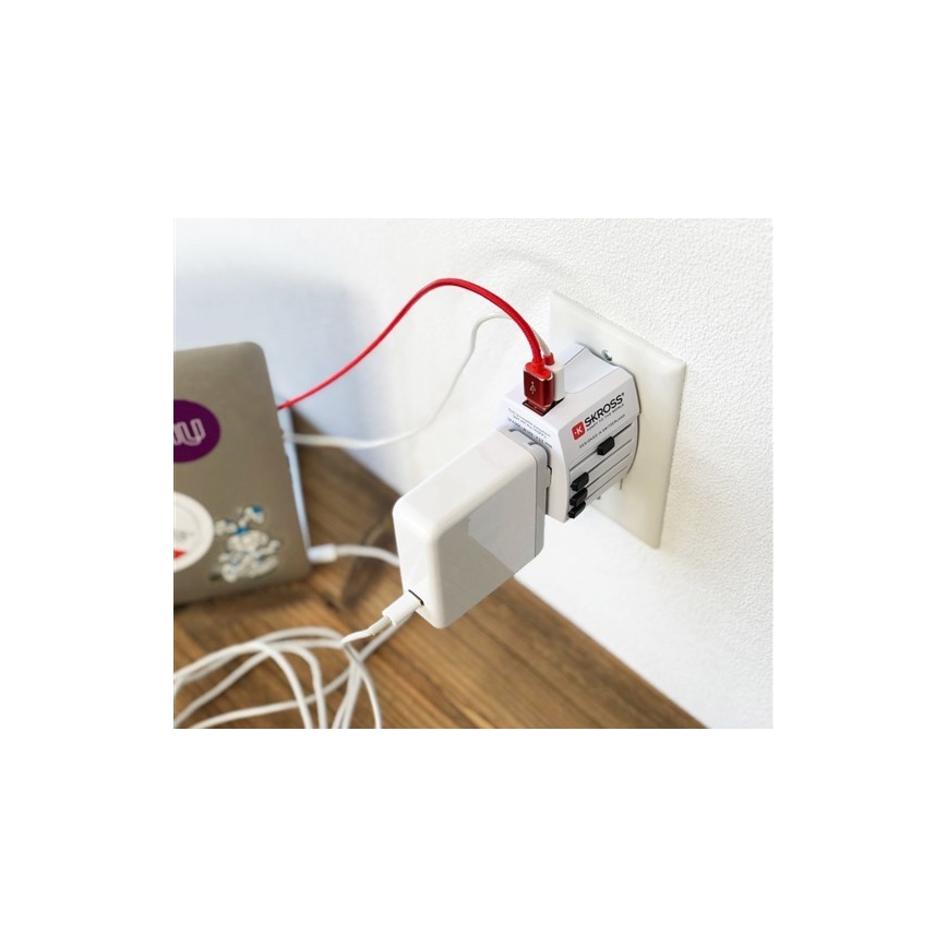 Medzinárodný cestovný adaptér 230V + 2x USB port