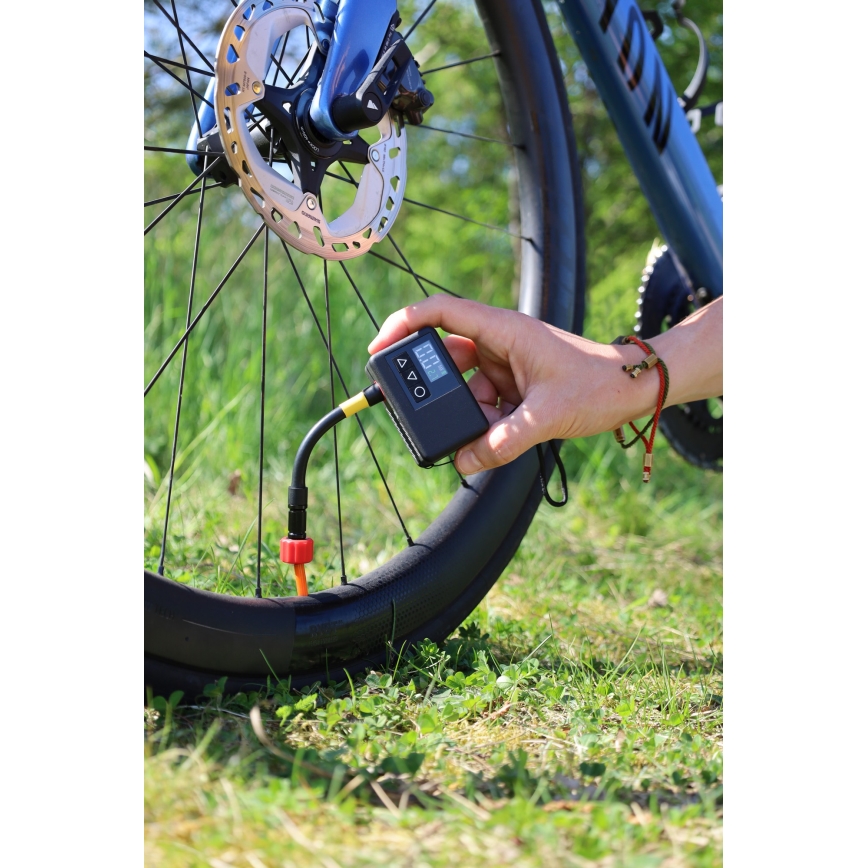 Digitálny vreckový kompresor 500 mAh 5V čierny