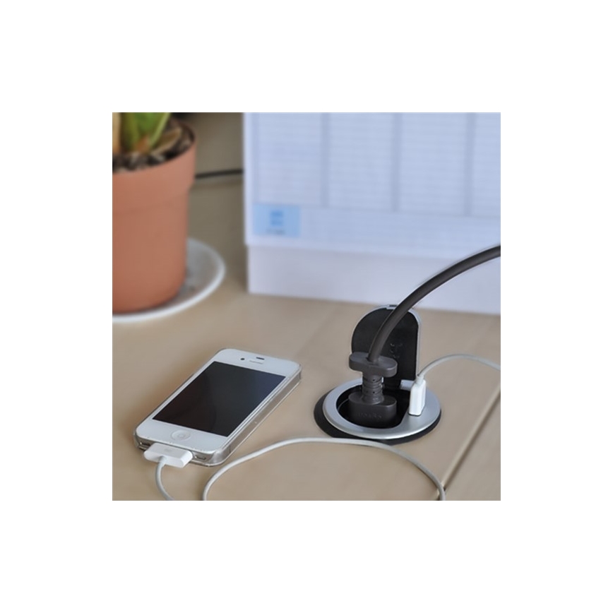 Vstavaná USB zásuvka s viečkom 230V