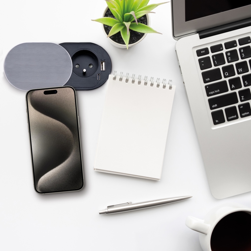 Vstavaná zásuvka 1Z + USB A+C