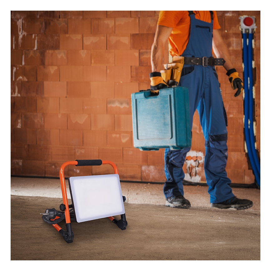 LED reflektor so stojanom LED/100W/230V 4000K IP65