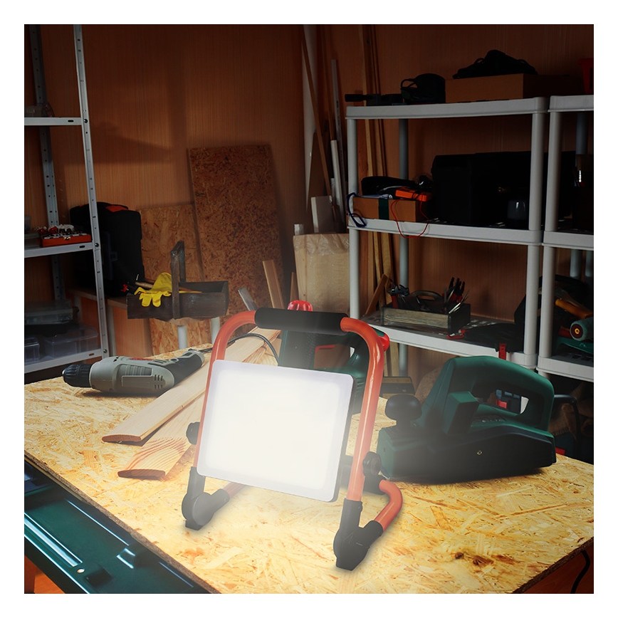 LED reflektor so stojanom LED/100W/230V 4000K IP65