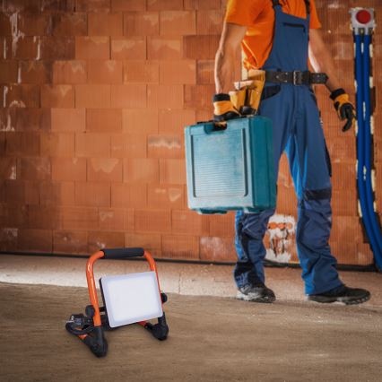 LED reflektor so stojanom LED/30W/230V 4000K IP65