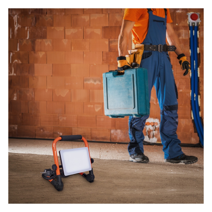 LED reflektor so stojanom LED/30W/230V 4000K IP65