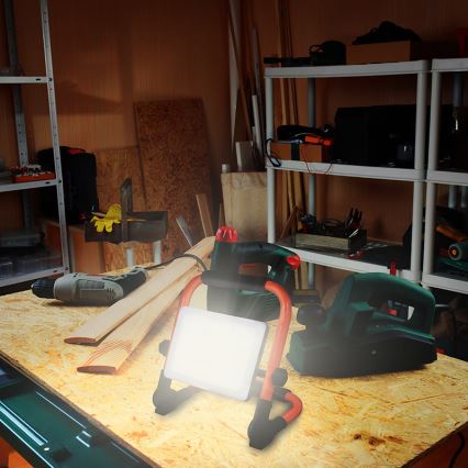 LED reflektor so stojanom LED/30W/230V 4000K IP65