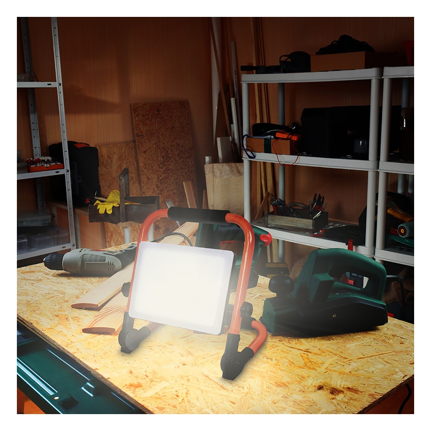 LED reflektor so stojanom LED/50W/230V 4000K IP65