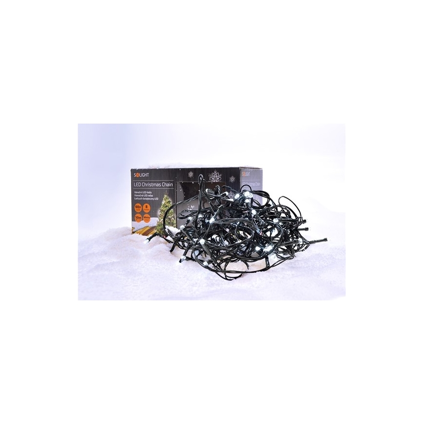 LED vianočná girlanda leží na umelom snehu vedľa krabice. Na krabici je nápis: „LED Christmas Chain“, „Warmwhite LED lights“, „60x LED“, „10m“, „8 functions“.
