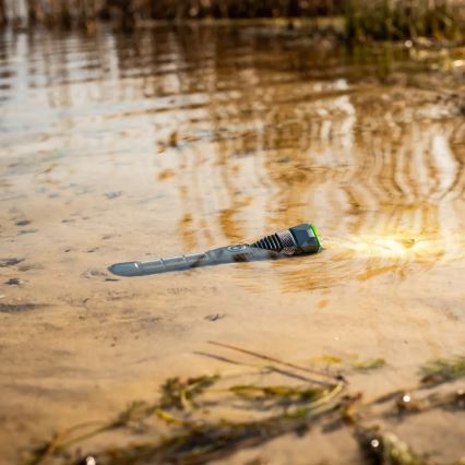 LED stmievateľná nabíjateľná baterka s funkciou powerbanky LED/30W/5V IPX7 3000 lm 4000 mAh