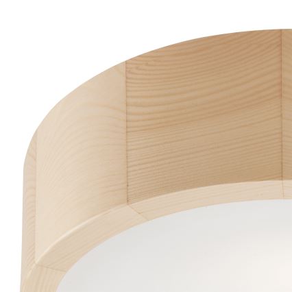 Drevené stropné svietidlo, svetlo je zakryté, je vyrobené z svetlého dreva s viditeľnou štruktúrou. Svietidlo má oblý tvar.