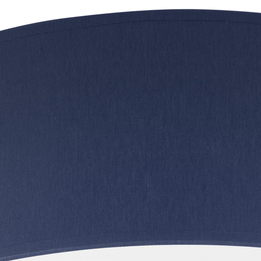 Tmavomodrý tienidlo s mierne zaobleným tvarom je zobrazené zhora. Tienidlo je vyrobené z látky s jemnou textúrou. Je na bielom pozadí.