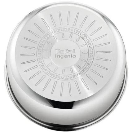 Dno hrnca Tefal ingenio z nerezovej ocele je zobrazené zhora. Na dne je vyrazený názov značky a popis: „INTEGRAL INDUCTION TECHNOLOGY THERMO-FUSION TO STAINLESS STEEL“.