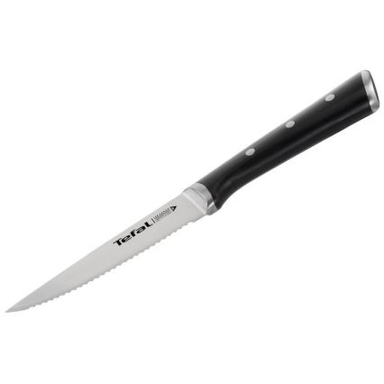 Pilový nôž Tefal leží na bielom pozadí. Na čepeli je vyrazené logo Tefal a označenie L65 56000A STAINLESS STEEL. Rukoväť je čierna s tromi kovovými bodkami.