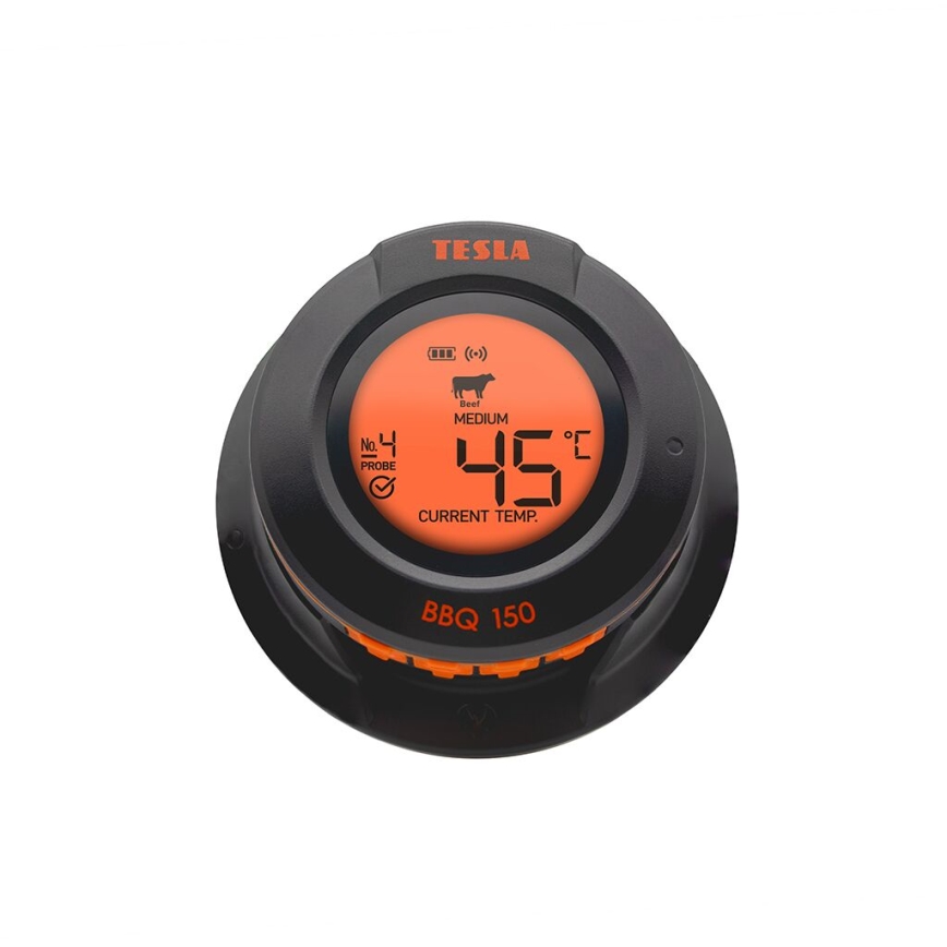 Digitálny teplomer Tesla BBQ 150 zobrazuje aktuálnu teplotu 45 °C. Zobrazuje tiež údaje o sonde číslo 4 a stupeň prepečenia mäsa (Beef, Medium). Teplomer je čierny s oranžovým podsvietením.