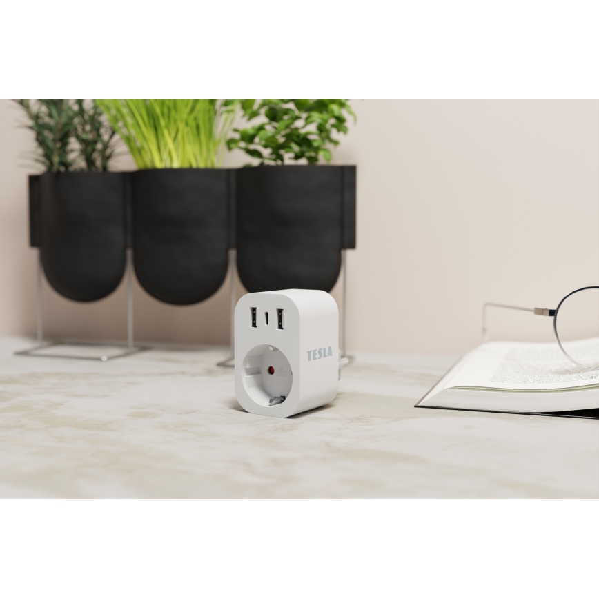 TESLA Smart - Inteligentná zásuvka 3680W/230V/16A Typ F/E 2xUSB-A + 1xUSB-C Wi-Fi