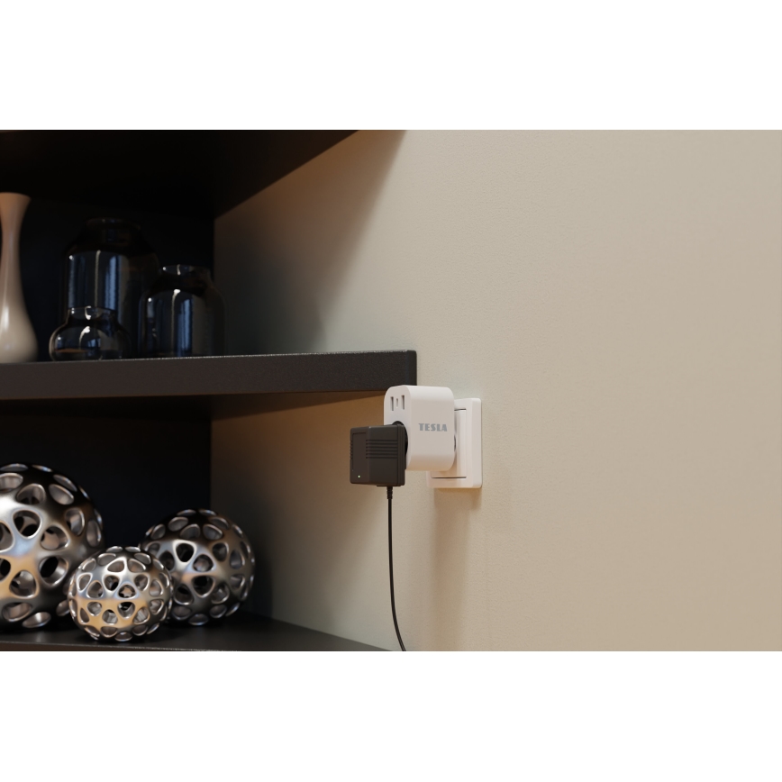 TESLA Smart - Inteligentná zásuvka 3680W/230V/16A Typ F/E 2xUSB-A + 1xUSB-C Wi-Fi