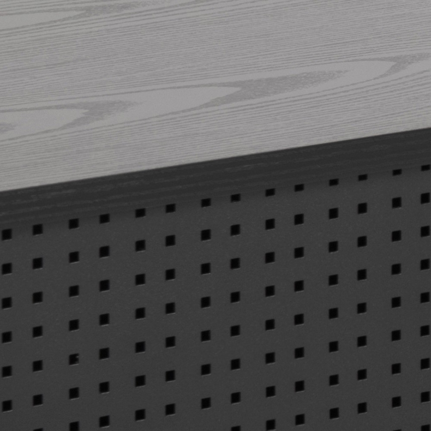 Sivá drevená doska je umiestnená nad tmavosivým panelom s pravidelne rozmiestnenými štvorcovými otvormi.