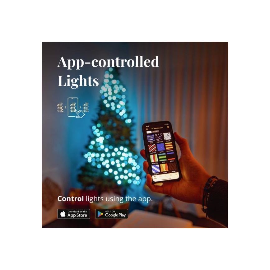 Mobilný telefón zobrazuje aplikáciu na ovládanie svetiel. Aplikácia umožňuje výber rôznych svetelných efektov. Na pozadí je vianočný stromček s modrými svetielkami. Text: „App-controlled Lights“, „Control lights using the app.“ Logá App Store a Google Play.