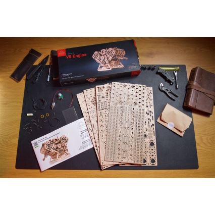 Ugears - 3D drevené mechanické puzzle Motor V8