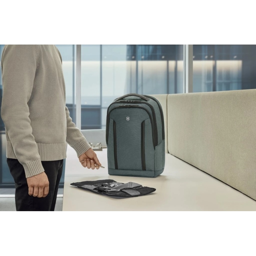 Victorinox - Batoh na notebook 15" Altmont Professional Deluxe Travel 25 l zelená