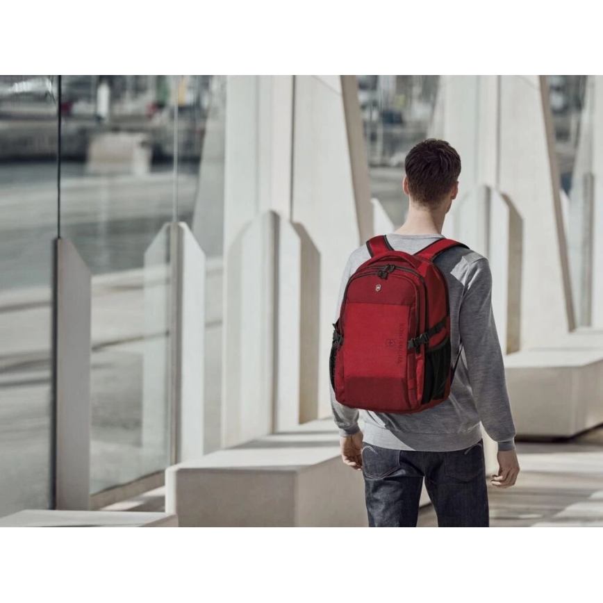 Victorinox - Batoh na notebook 16" Deluxe Vx Sport EVO 32 l červená