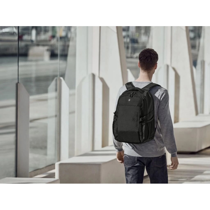 Victorinox - Batoh na notebook 16" Deluxe Vx Sport EVO 32 l čierna