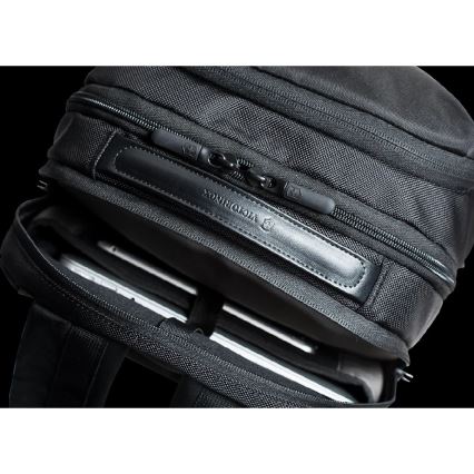 Victorinox - Batoh na notebook Altmont Professional Deluxe 24 l čierny